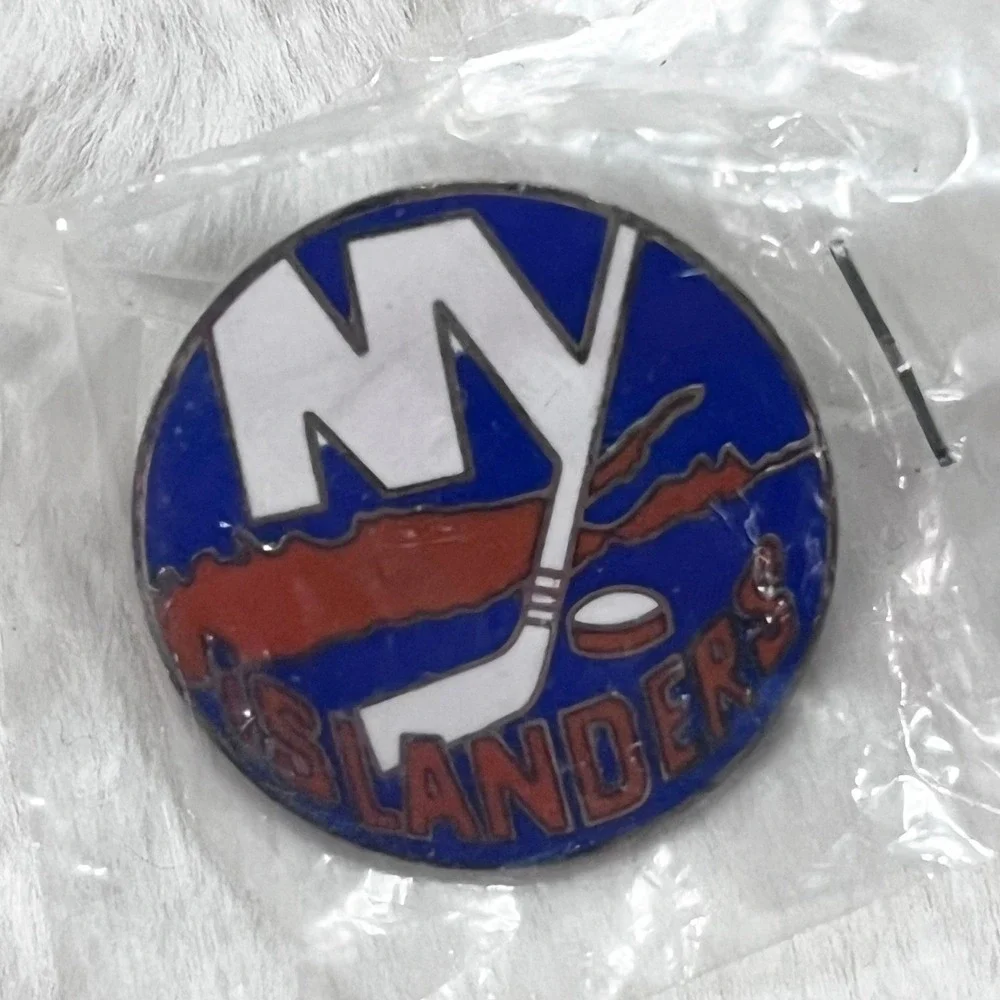🔮 5/$25‎ Vintage NHL New York Islanders Hockey Pin
